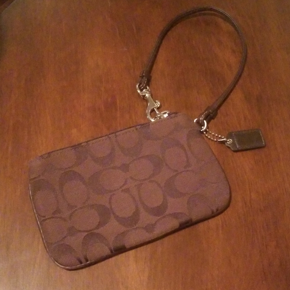 New!Coach brown wristlet